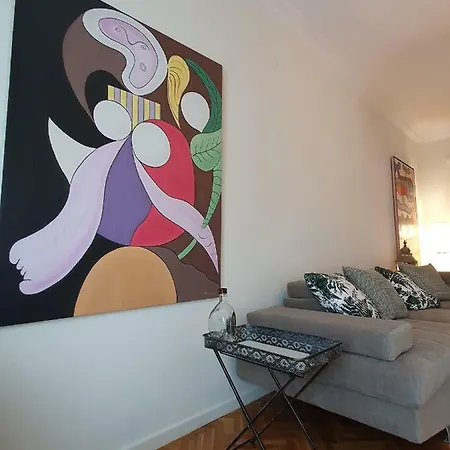 Urban Deluxe Apartment