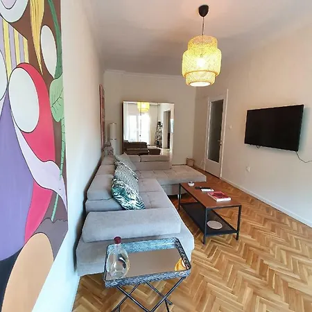 Urban Deluxe Apartment