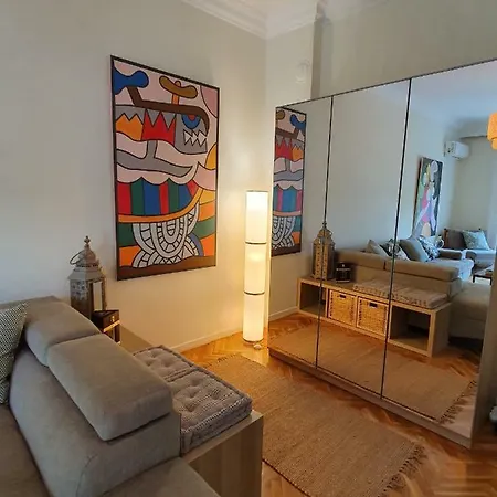 Urban Deluxe Apartment